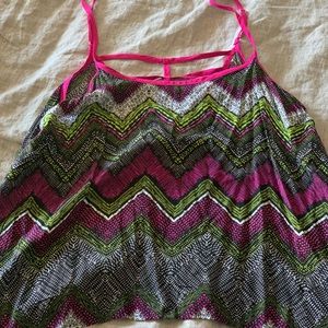 No Boundaries loose following crop top